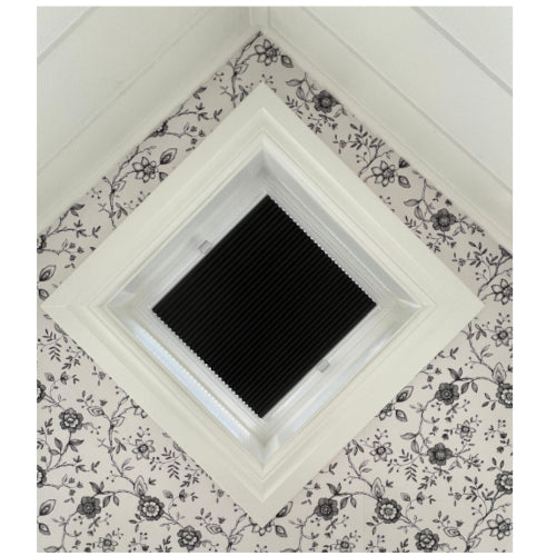 Plissegardin monterad i rombfönster