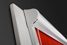 Ladda upp bild till gallerivisning, Rullgardin Profil  med vit profil tyg i röd kulör
