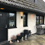 Villa med svarta pvc fönster