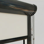 Övre del av rullgardin i kassett med sidoprofil och högerstyrd kulkedja