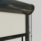 Övre del av rullgardin i kassett med sidoprofil och högerstyrd kulkedja